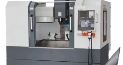 centro de mecanizado CNC para fresado de precisión de piezas industriales